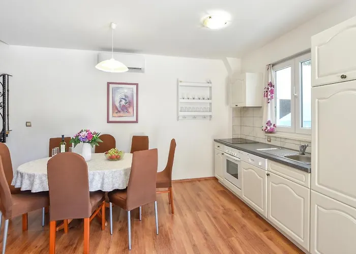 Petar Villa Svinisce