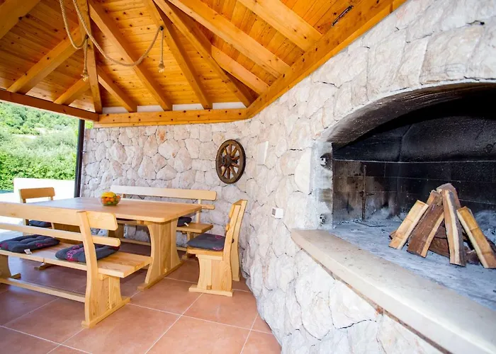 Petar Villa Svinisce