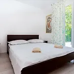 Petar Villa *