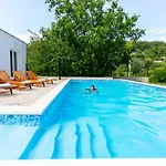 Petar Villa